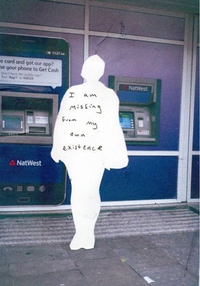 人物を切り抜いた画像 背景透過した画像 を白く塗りつぶしたいんですがや Yahoo 知恵袋