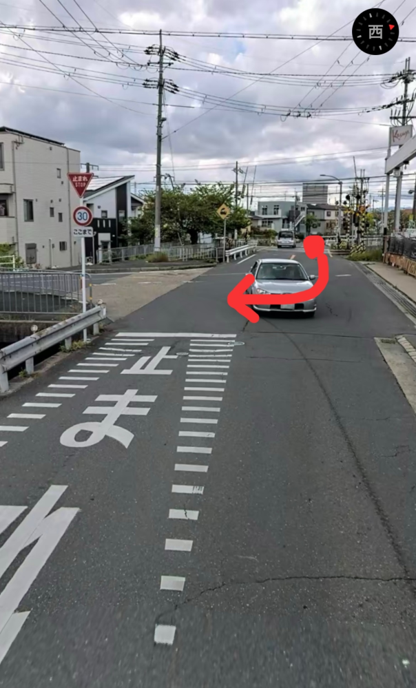 あなたは普段 道を歩いていて違法路上駐車の物陰から突然自転車が出てきたり