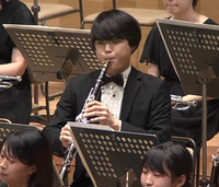 この男性が吹いている楽器はなんという楽器でしょうか わかる方 Yahoo 知恵袋