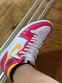 エアジョーダン1とかフォースワンを靴紐結ばずに横に垂らして履く人がいますが Yahoo 知恵袋