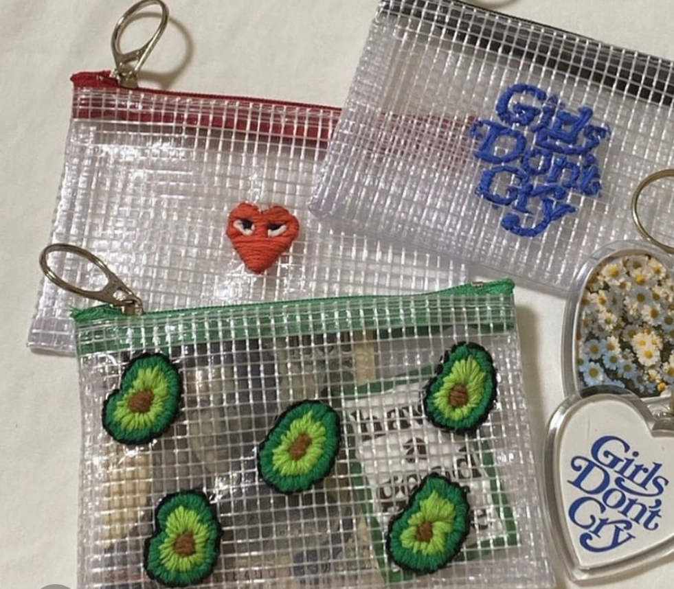 こんな感じのポーチに刺繍したいのですが 画像のような感じで なんて Yahoo 知恵袋