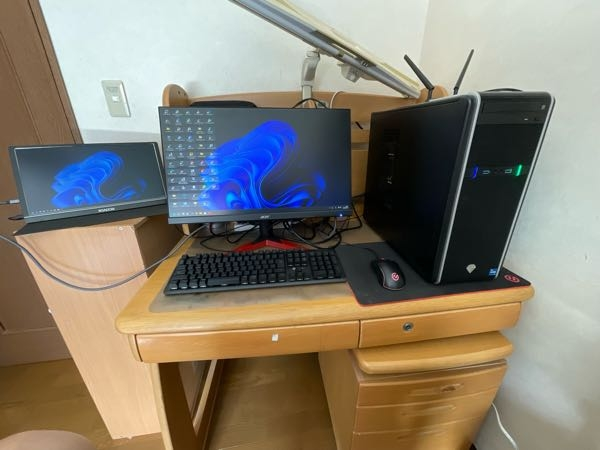 このPCの置き方は大丈夫ですか？背面（排熱）と机の壁は一応10センチ程 