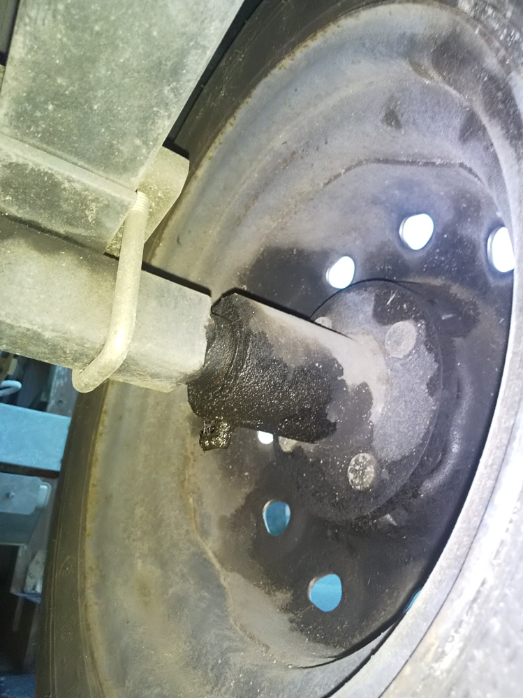 軽トレーラーのハブベアリングについて教えてください 02年に購入し Yahoo 知恵袋