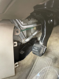 このシルバーの配管からカチカチ異音がするのですが 名称分かりますか よ Yahoo 知恵袋