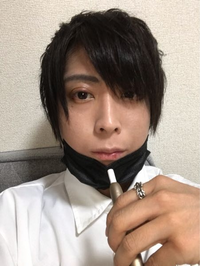 これは僕なんですが カッコいいですか ホストさんです Yahoo 知恵袋