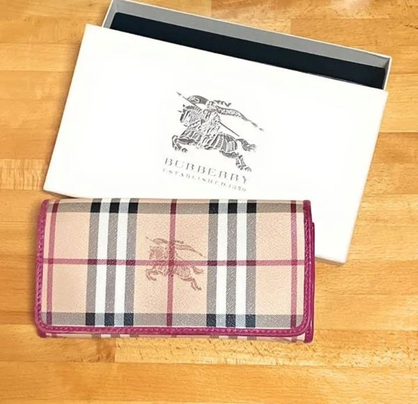 このようなバーバリーの財布を買ったのですが本物でしょうか？このデザインは定価いくらくらいのバーバリーですか？