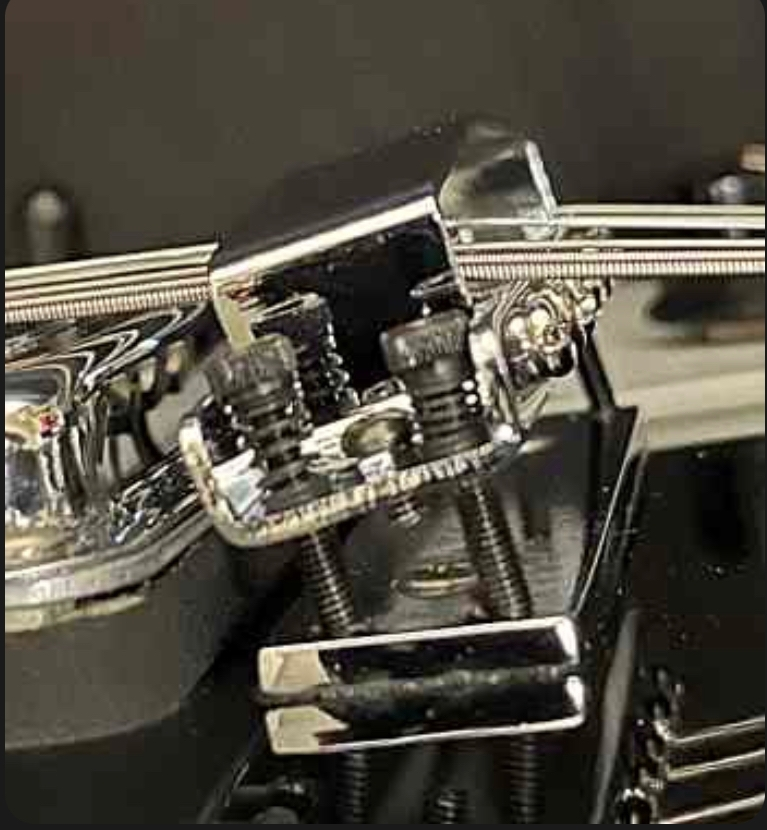 RICKENBACKERのギターについてお尋ねします。初めてアクセント