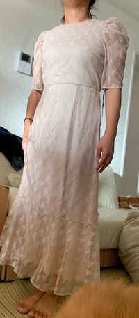 結婚式お呼ばれドレスについて お店でおすすめされたベージュの Yahoo 知恵袋