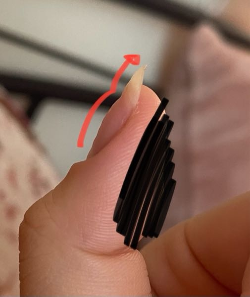 親指の爪だけこんな感じで凹んじゃうんですけど 原因は何ですか どん Yahoo 知恵袋