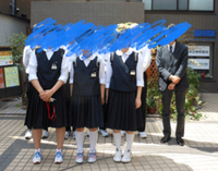 制服ディズニーについてどう思われますか 私は今度 修学旅行の Yahoo 知恵袋