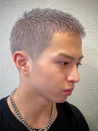 高校生男子ですが この髪型はおかしいですか Yahoo 知恵袋