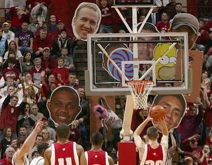 Nbaバスケットボールのフリースローで観客側の妨害でこういう画像を見る Yahoo 知恵袋