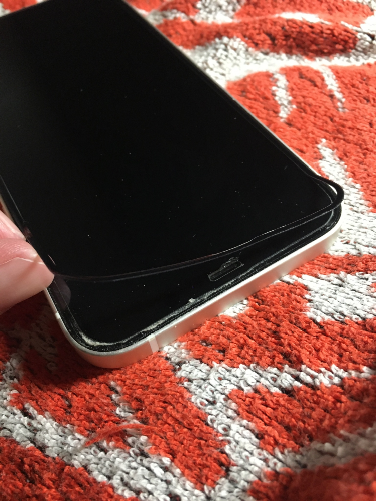 iPhone12の画面の縁(？)が剥がれてきています。修理し