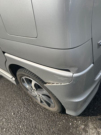 至急コンビニ駐車場で車をぶつけられてしまいました お相手も反省されてま Yahoo 知恵袋