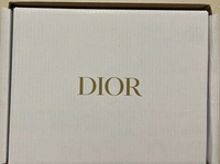 Diorの段ボールって、裏を表にしたらDiorの文字が表に来... - Yahoo!知恵袋