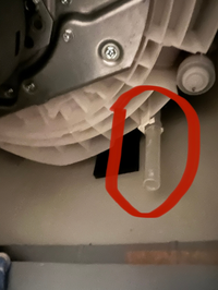 朝起きたら洗濯機の底から水が漏れていました。日立BW-7TV 朝起きたら洗濯機の底から水が漏れていました。日立BW-7TV
