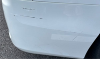 車の修理金額について写真のような傷を新車同様に修理した場合いくらくらい Yahoo 知恵袋