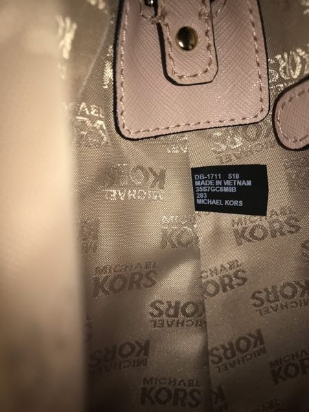 マイケルコースのバッグをネットショップで買ったのですが本物か 