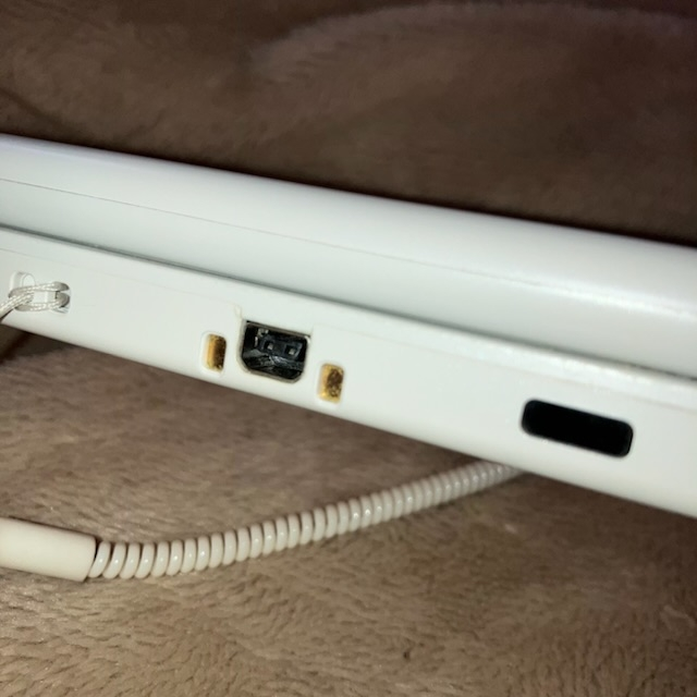 3DSの充電ができません。充電器を差し込むとオレンジのランプが5~6秒 