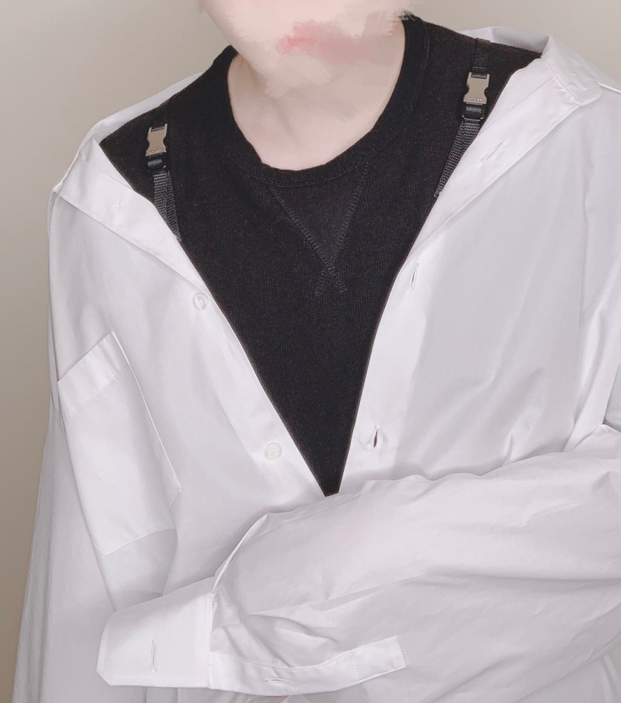 YouTuber稲荷兄弟の凌さんが着用している この服がどこのものかわかる方いらっしゃいますか?よろしくお願い致しますm(_ _)m