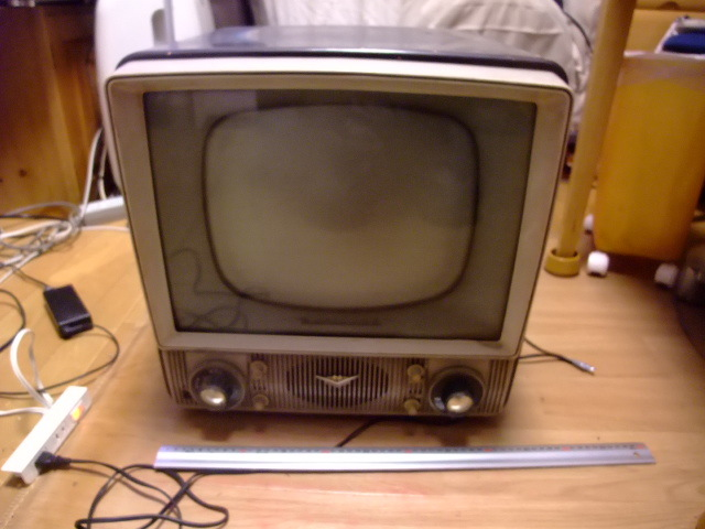 レトロなテレビ（動かない） 真空管式のレトロテレビを購入しました。 - 元の持ち主が言う