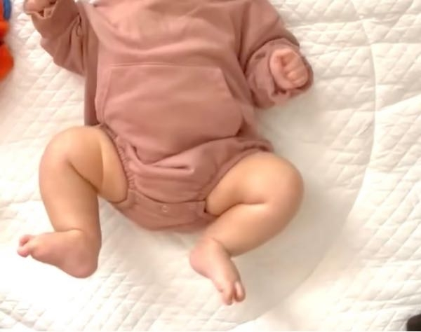 メルカリで明日までに届くか聞かれた場合、どう答えればいいでしょうか