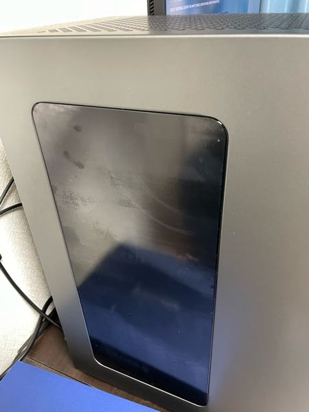 ガレリアのゲーミングpcを買ったのですが窓の保護シールみたいなので