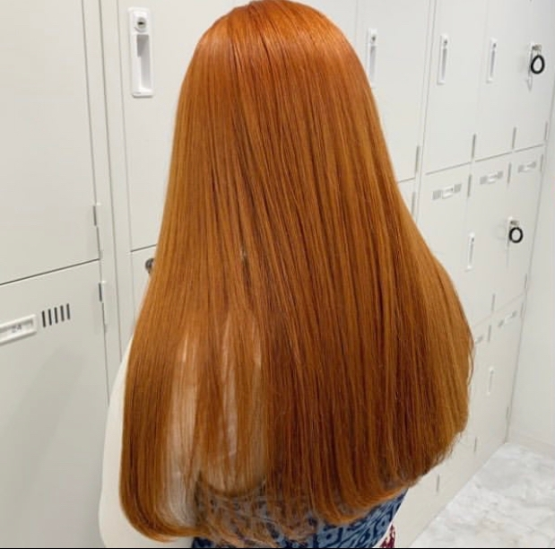 髪色について この色は茶髪・オレンジどちらに見えますか？