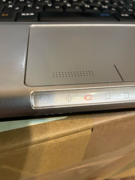 NECのVersaProを買ったのですが、起動しません。電源をつけたら