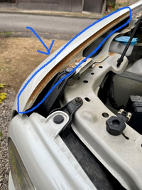 ラパンのボンネットを開けると、外からは見えないフェンダ ラパンのボンネットを開けると、外からは見えないフェンダ