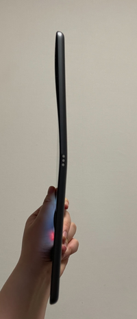 iPadを思いっきり踏んでしまい、曲がりました…画面は割れてい iPadを思いっきり踏んでしまい、曲がりました…画面は割れてい
