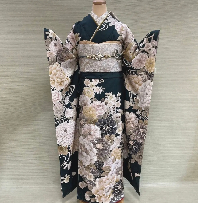 振袖をメルカリで購入しようと思い探していたところ私好みのもの 
