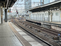 名古屋駅の線路に青い光があるんですけどこれはなんですか？ -... - Yahoo!知恵袋