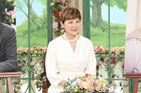 故・高倉健さんの内縁の妻、(養女)小田貴月（たか）さんが、
高倉健さんとの本を書いたり、
徹子の部屋に出たりしてますが、
今まで、誰にも騒がれないようにして来たなら、
亡くなっても、 日陰の女でいればいいのに、
なぜ表舞台にでてくるのですか？
お金儲けですか？