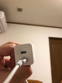 スマホの充電器を買ったらacアダプター？の穴が2個あって1つしか使わな