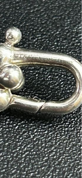 そごう店のTiffanyでネックレス購入したんですけどこの刻印って偽物