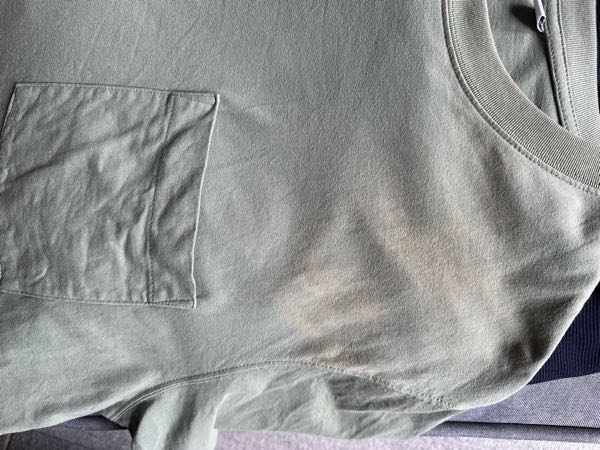 洗濯物について質問です。茶色系やグリーン系の綿のTシャツが色落ち