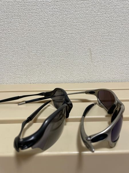 オークリーのロメオ2やジュリエットについて質問ですが、左側テ