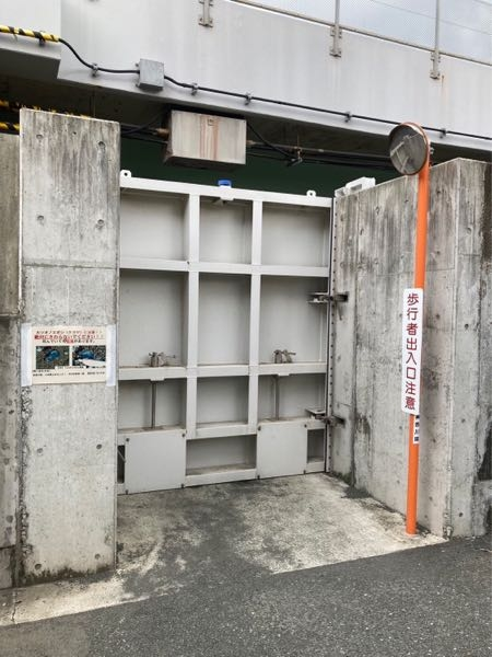 久々に国府津駅近くのサーフに釣りに行ったら…門が閉まっててサーフには入れませんでした。 台風対策なのか、もうサーフに入れなくなったのかご存知の方いらっしゃいますか？