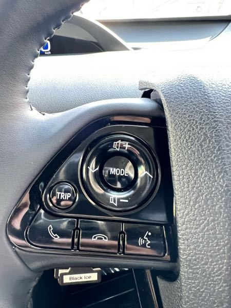 50プリウス後期のステアリングスイッチについてです。カーナビ