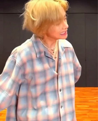 非常に分かりにくいかもですが、テテが着てるこのチェックの