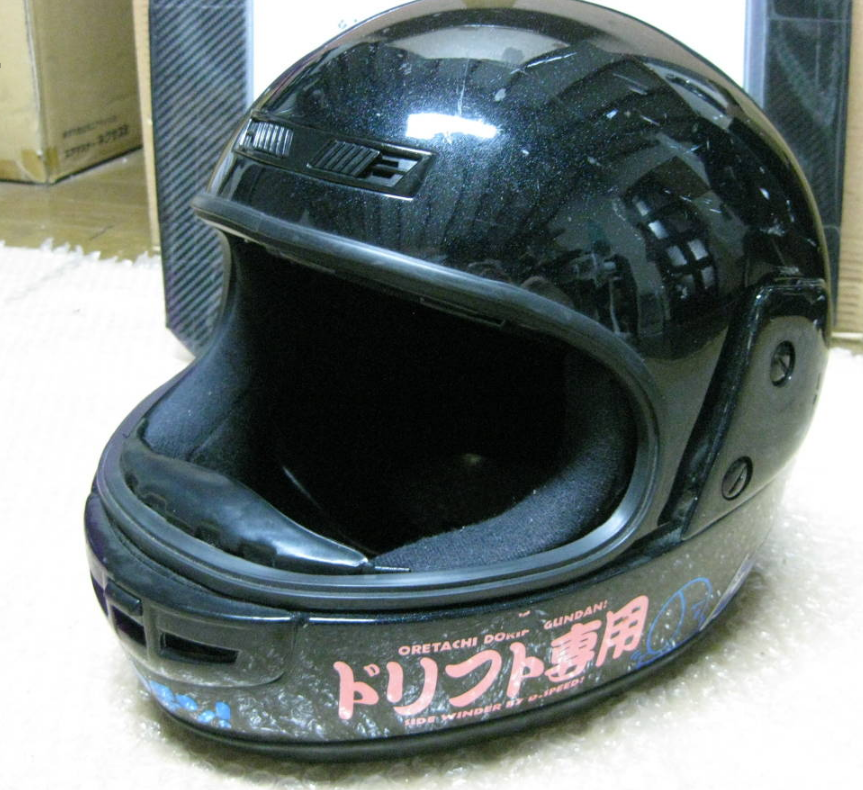 こうゆう形のフルフェイスヘルメットってなんて調べれば出てきますか？