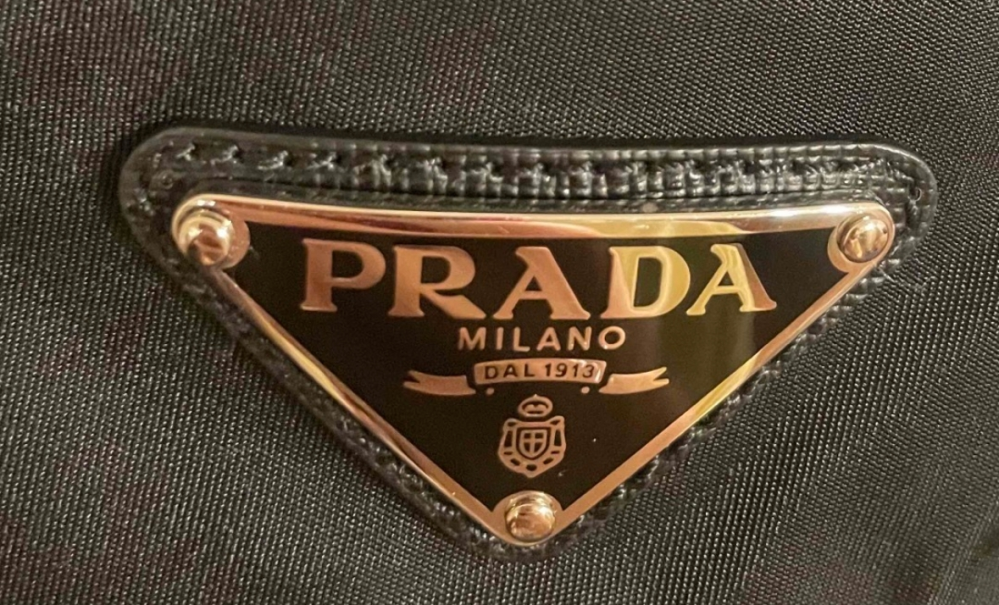 こちらのPRADAのバケットハットは本物でしょうか？NFCタグなどはあ