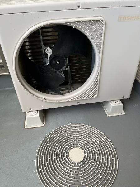 室外機の画像の部分が割れてしまいました。購入し、付け替えたいのです 