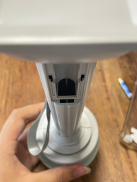 ミセスのペンライトなのですが、奥に単四電池が1つ詰まってしま