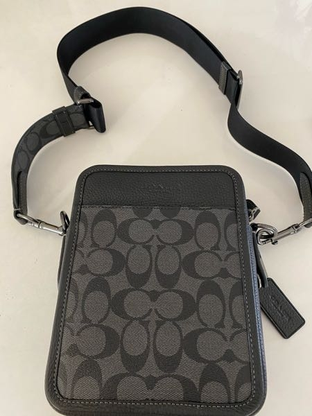 コーチのショルダーバッグを購入したのですが、ちょっと紐が短くて困っ 