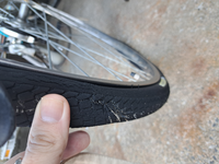 自転車がパンクしてた写真のですがこれは人為的なイタズラで