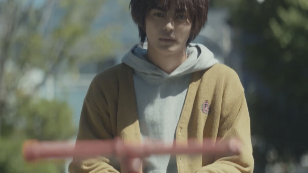 いちばんすきな花で神尾楓珠さんが着てたtの横に草があり上に王冠が乗ってるブランドわかる方いたら教えていただきたいです。