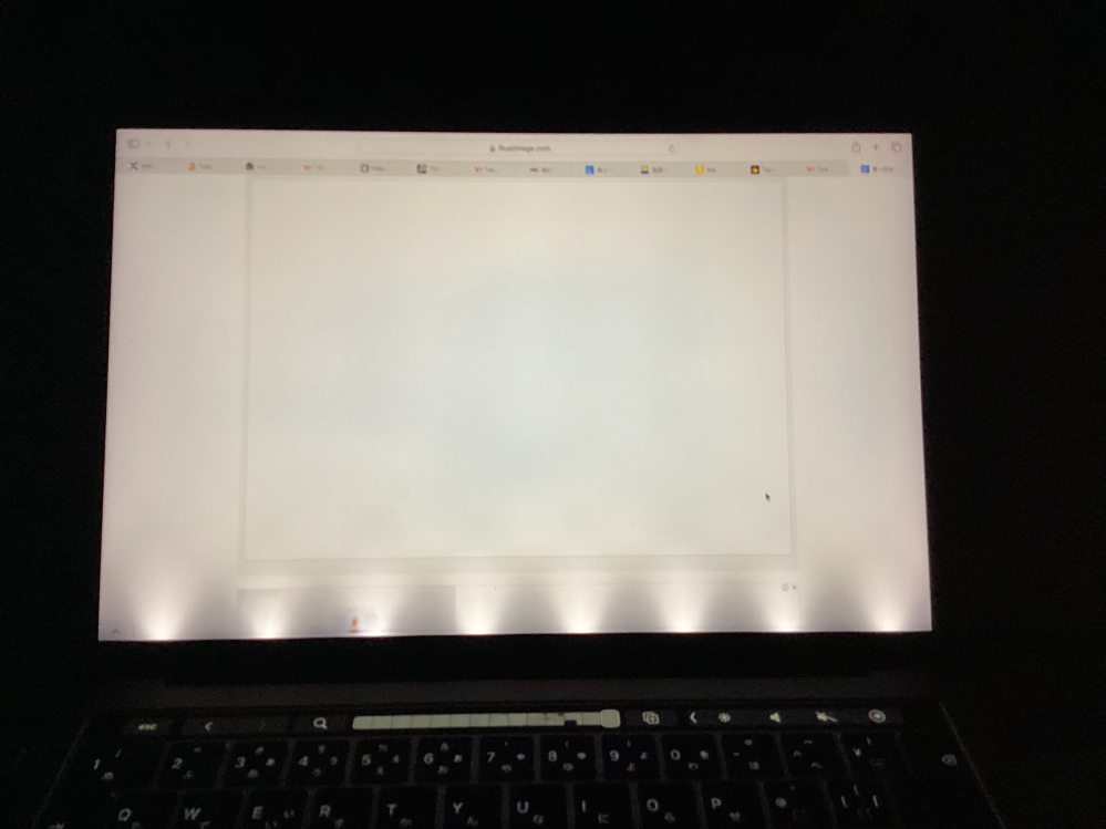 Macがこの画像のような不具合を起こしてしまいました。バックライトの