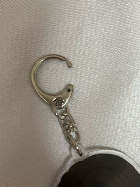 キーホルダーのフックの部分が取れてしまったのですが、どう修復 